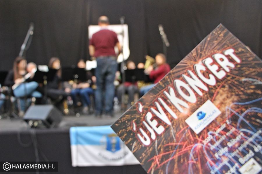 Gőzerővel készülnek az újévi koncertre