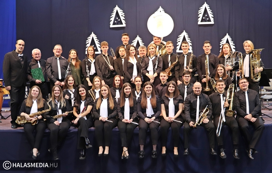 Halas Concert Band - adventi koncert világslágerekkel