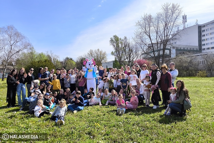 (►) Tojáskeresés, tánc a nyuszival - Húsvétra hangolódás a halasi kórházban 