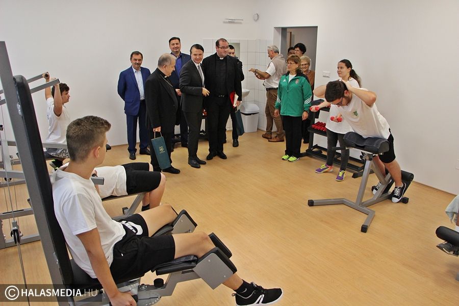 Bowling- és fallabdapálya is van az új tekós sportközpontban