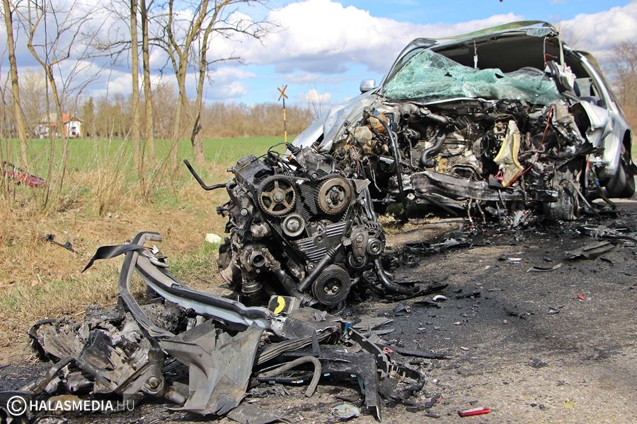 Brutális baleset, három halott Kiskunmajsa közelében (galéria)