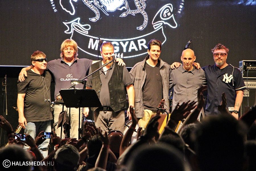 (►) Egy vérből valók vagyunk