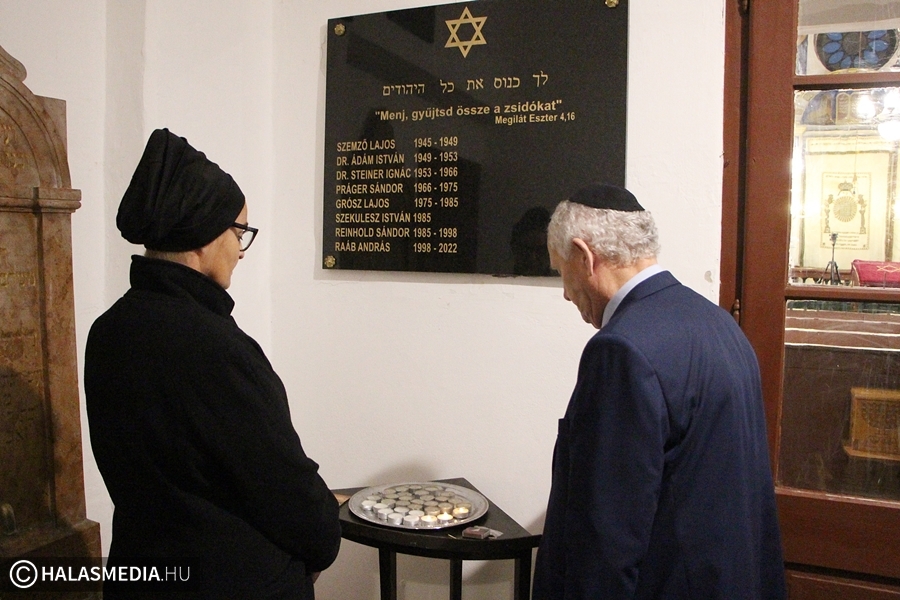 (►) Emléktáblát avattak a halasi zsinagógában