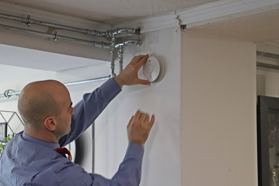 Ajándék füstérzékelőket kaptak a nagycsaládosok