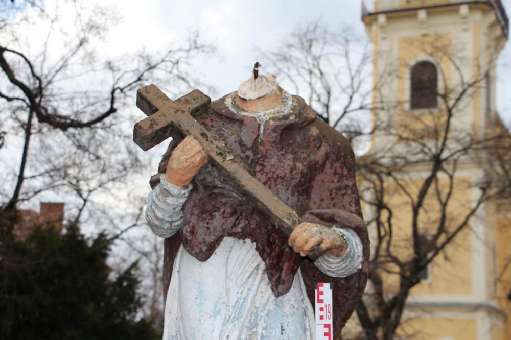 Őrizetben a majsai szoborrongáló