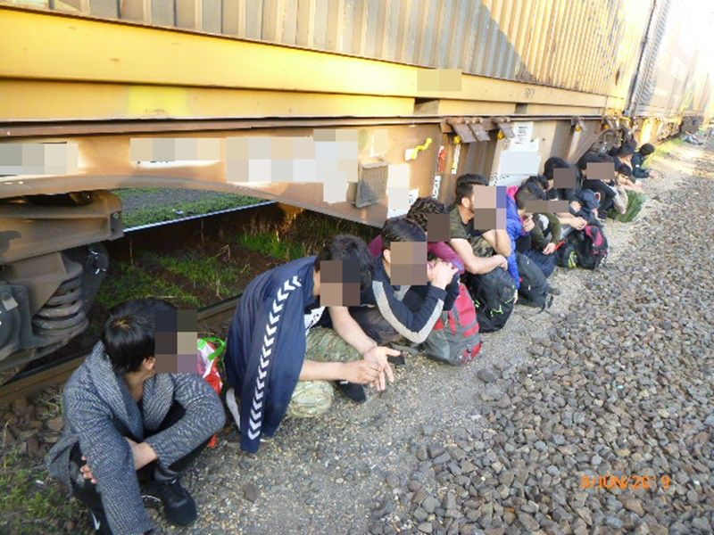 34 migráns volt a tehervonaton