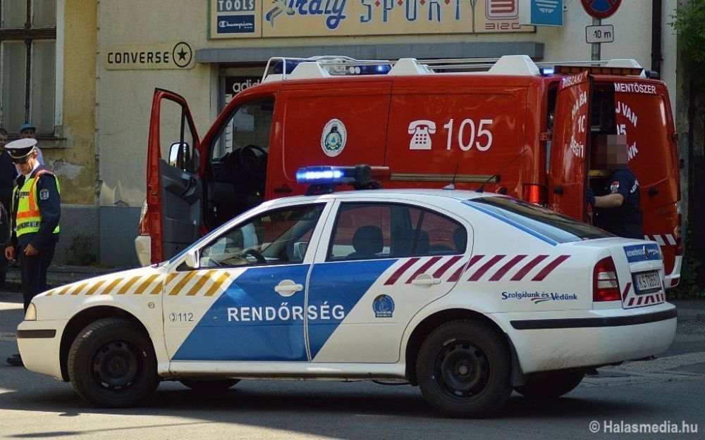 Beszorultak a rendelő liftjébe