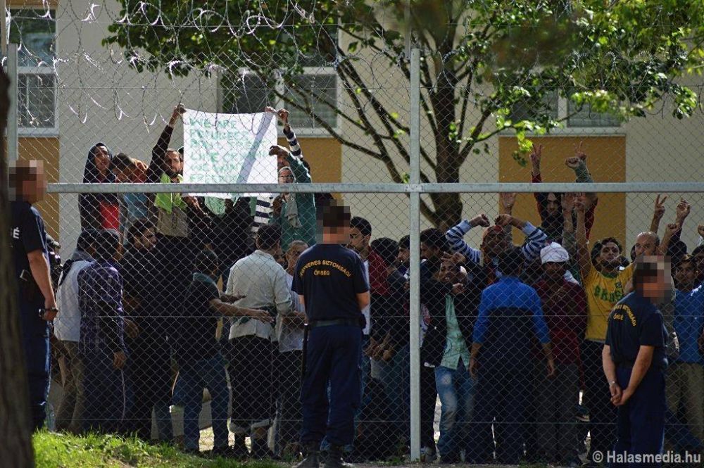 (►) Migránsok szöktek az őrzött táborból