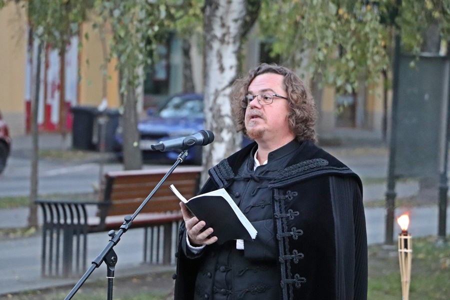 (►) „A sötét erők alkalmat keresnek arra, hogy lopjanak, öljenek, pusztítsanak”