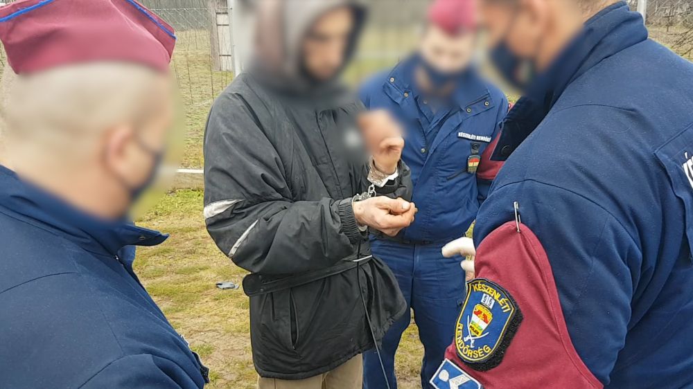 (►) Internetes csalókat vettek őrizetbe Halason