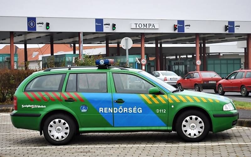 Kilenc órás várakozás Tompánál