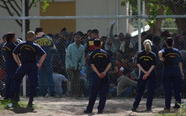 Kormánytisztviselő fojtogatott egy menekültet Kiskunhalason?