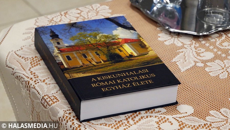 Több mint hatszáz oldalon a Kiskunhalasi Római Katolikus Egyház élete (galéria)
