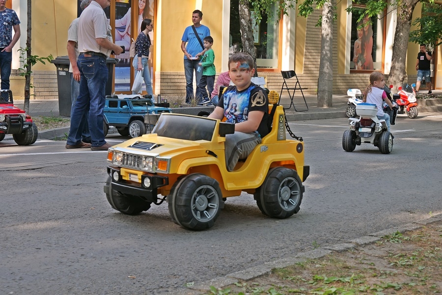 Nyárindító Főtérparty - hamarosan kezd a Bikini