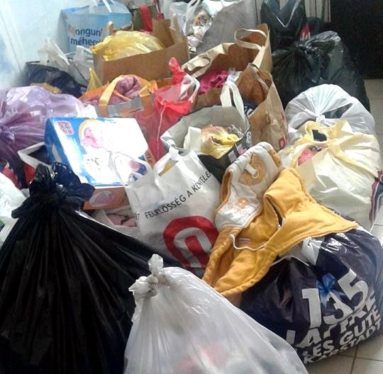 Adománygyűjtés a halasi zsibvásárban