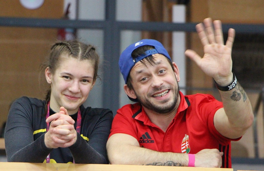 Felhő Viki a bronzéremért birkózhat