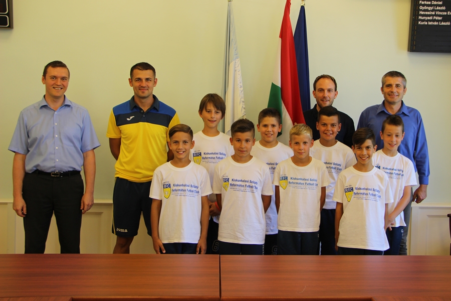 Rencsár Józsefé és a futsalbajnok csapaté a Pók-emlékdíj