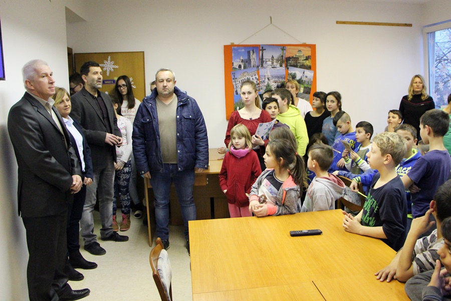 Két televíziót kapott a Bernáth-kollégium (galéria)