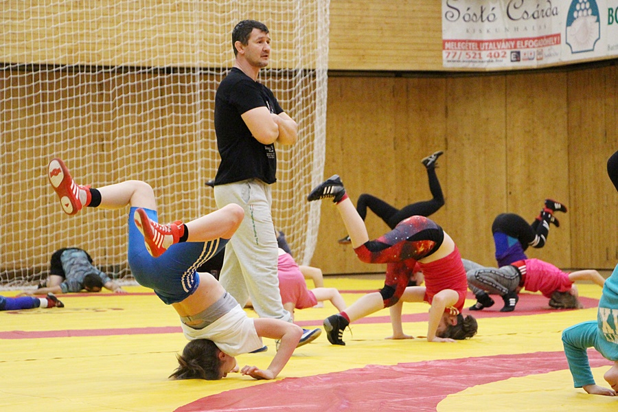 Korosztályos birkózó edzőtábor Halason (galéria)