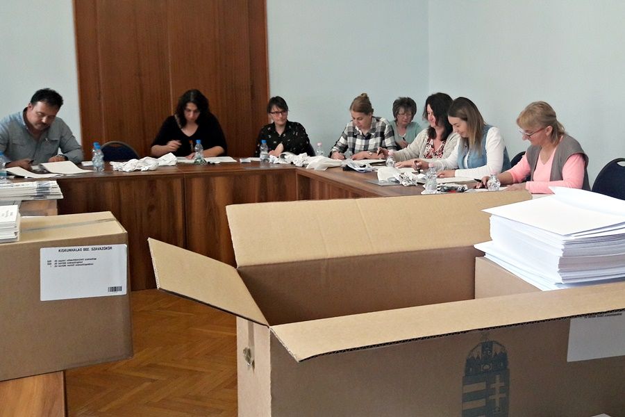 22 ezer szavazólapot satíroznak