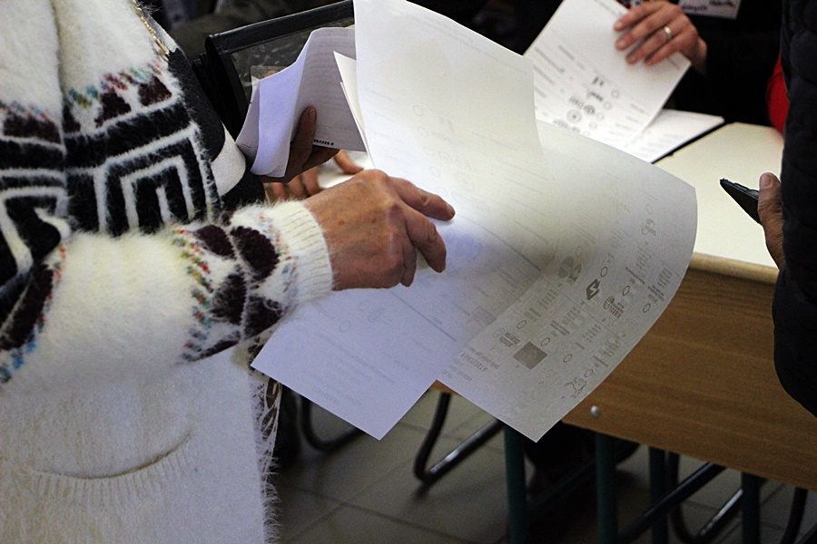 Bezártak a választókerületi szavazókörök 