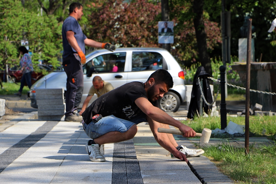 Újabb járdaszakasz készül el (galéria)