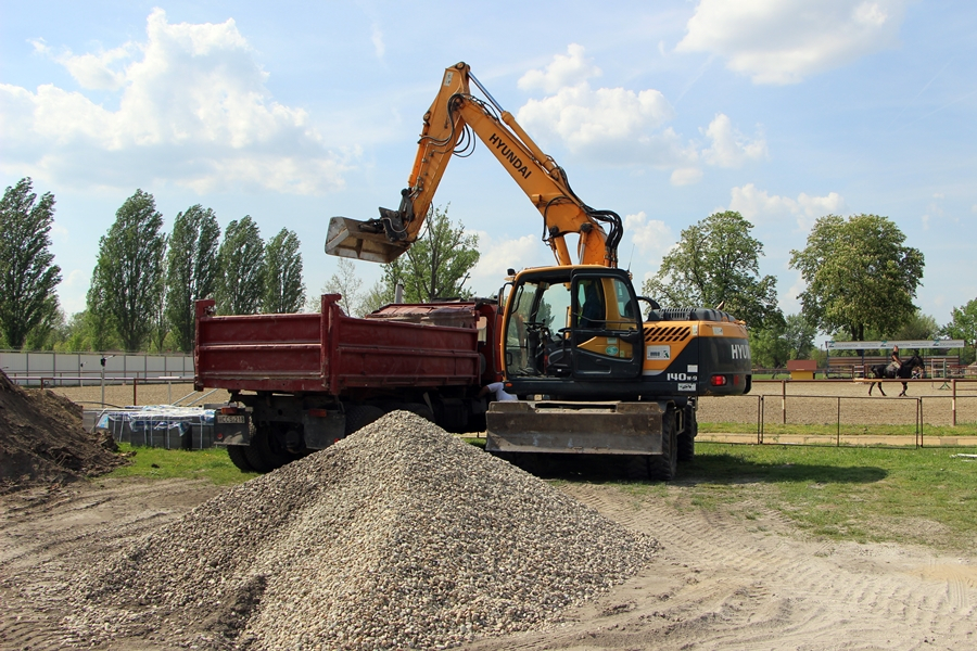 A felújítás mellett is él a lovaspark (galéria)