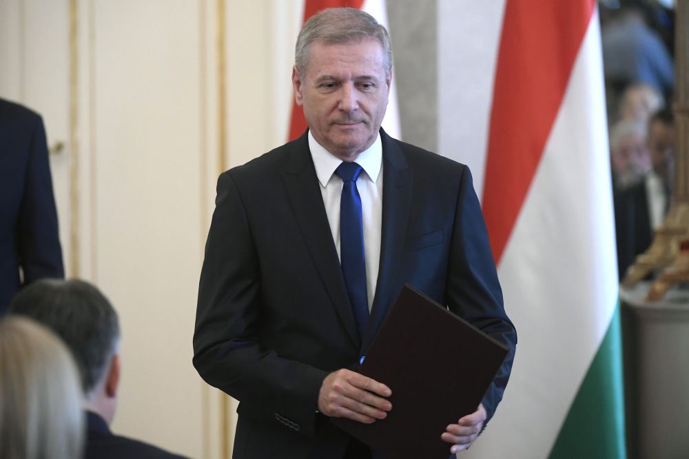 Esküt tett dr. Benkő Tibor honvédelmi miniszter