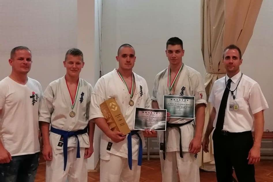 Éremkollekció a Tadishii Kupáról