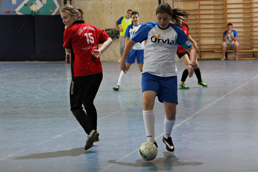 Pénzfeldobás döntött a Kötény Kupán