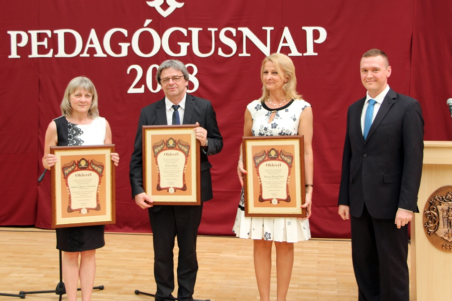 Kitüntetett pedagógusok (galéria)