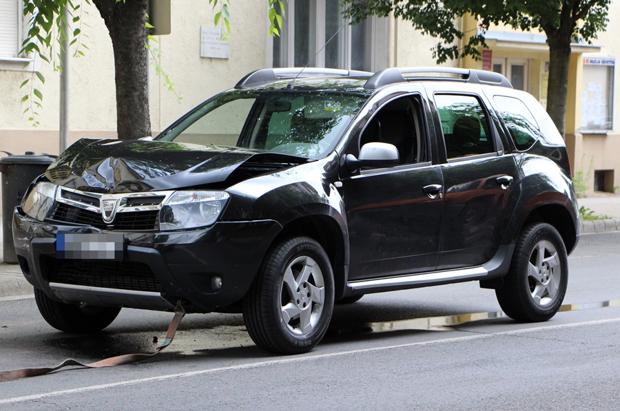 Dacia Duster és Peugeot ütközött