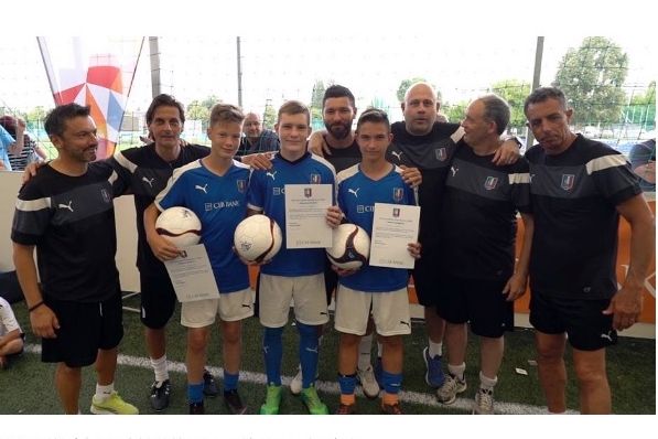 Szasza Olaszországban focizhat