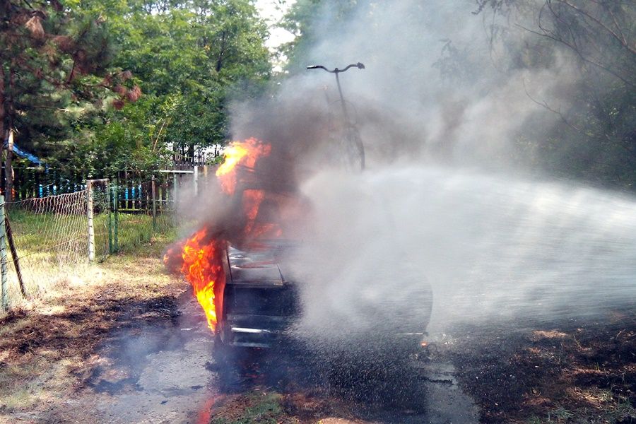 Kiégett egy Lada Kunfehértón