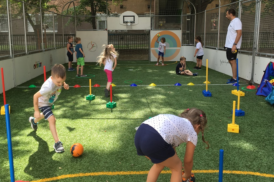 Táboroztak a labdamanók