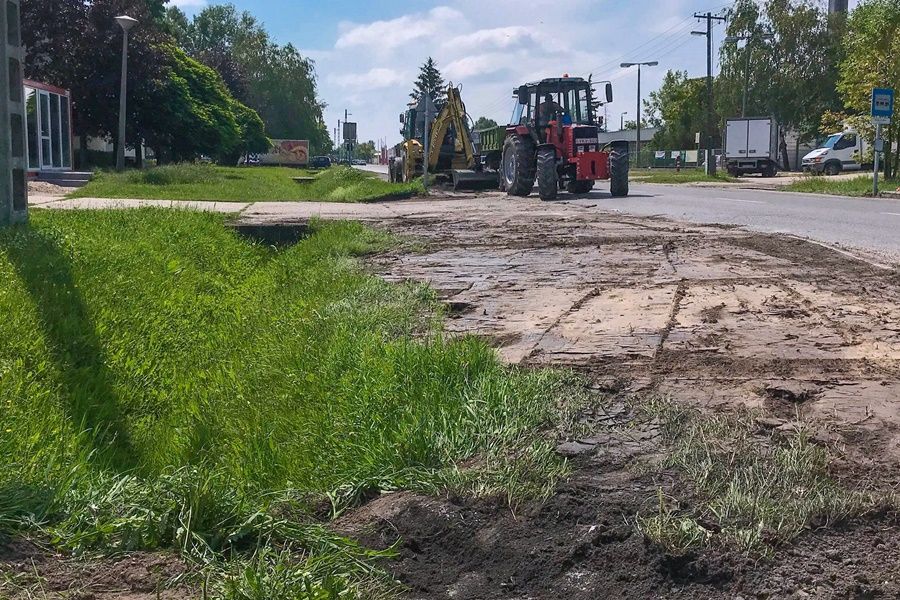 Folytatódnak a padkarendezések a városban