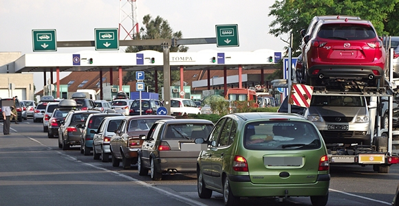 Megint bedugult a tompai átkelő