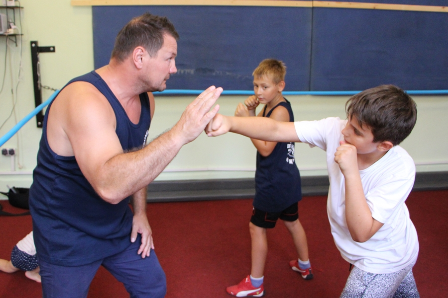 Madár repült be a halasi ökölvívótáborba (galéria)