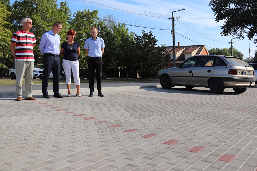 Megújult a Kertvárosi ABC előtti parkoló (galéria)