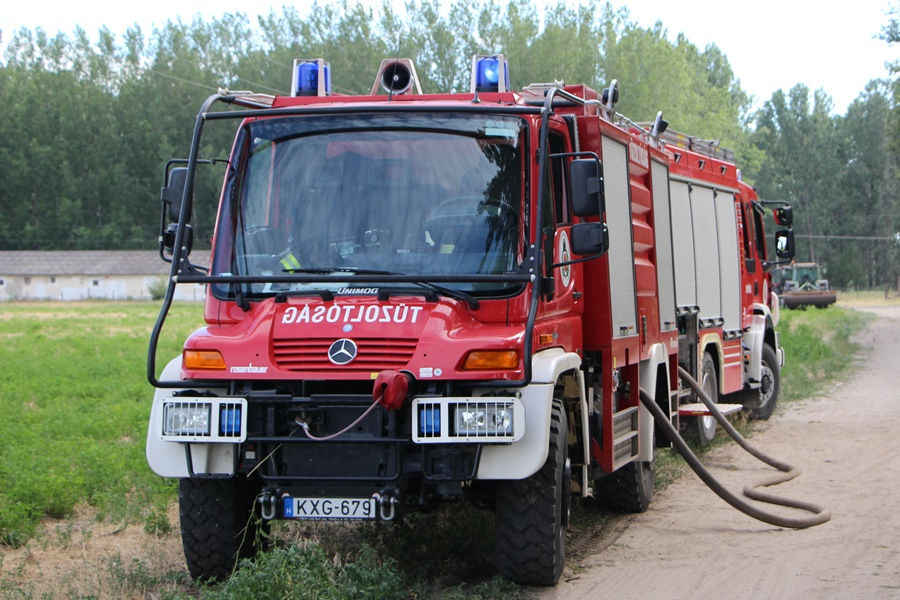 Égett a vasúti töltés Halas és Pirtó között