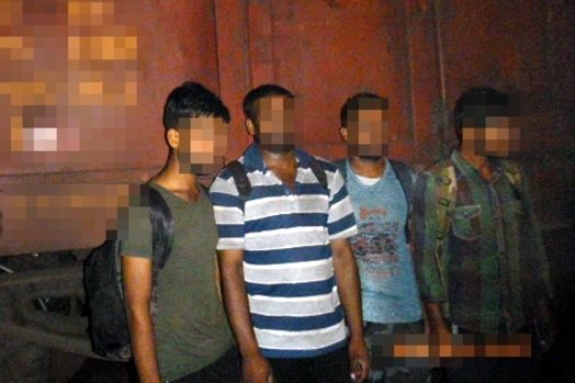 Vagonban, kamionban bújtak