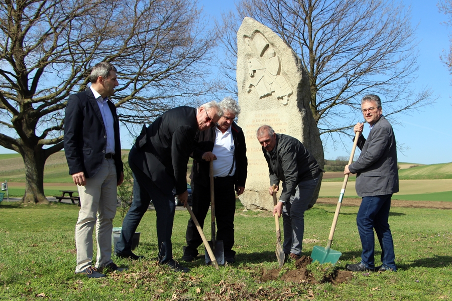 Vasárnap avatják a halasiak emléktábláját Ausztriában