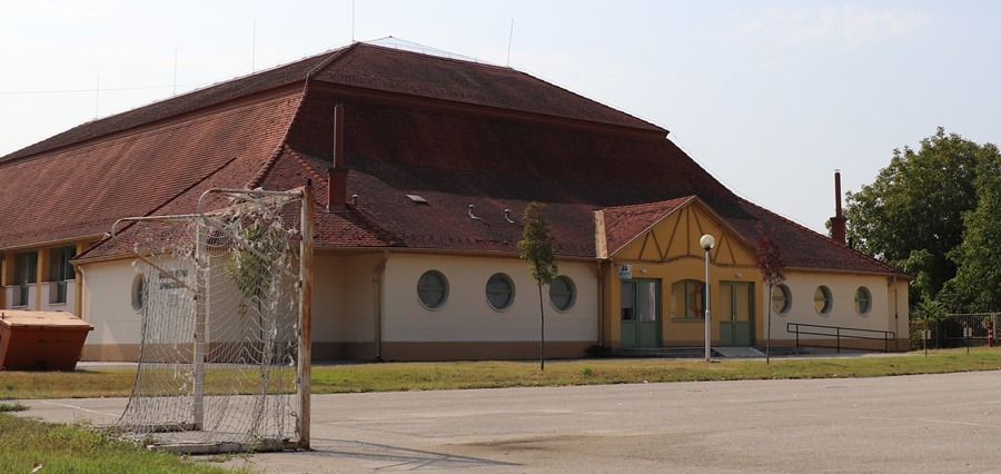 Rekortánt kap a Bibó-gimnázium sportudvara