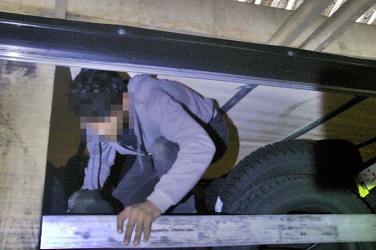 Egymás után buknak a bújkáló külföldiek