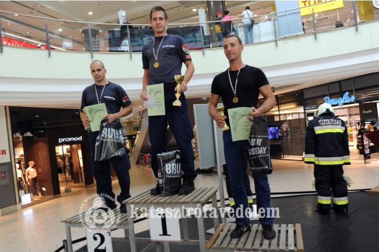 Lépcsőfutásban remekeltek tűzoltóink