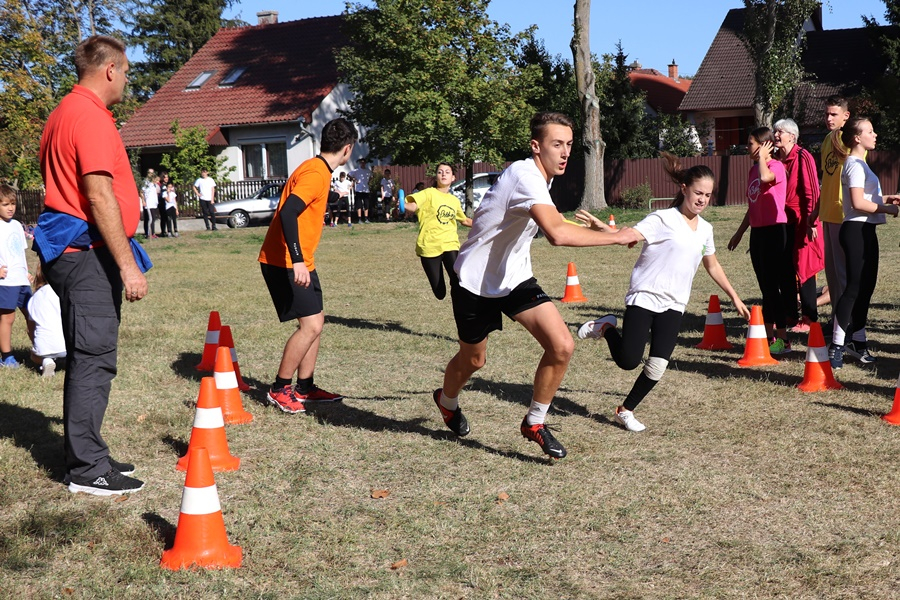 A Központi és a Tekó nyerte a kegyeleti váltófutást (galéria)