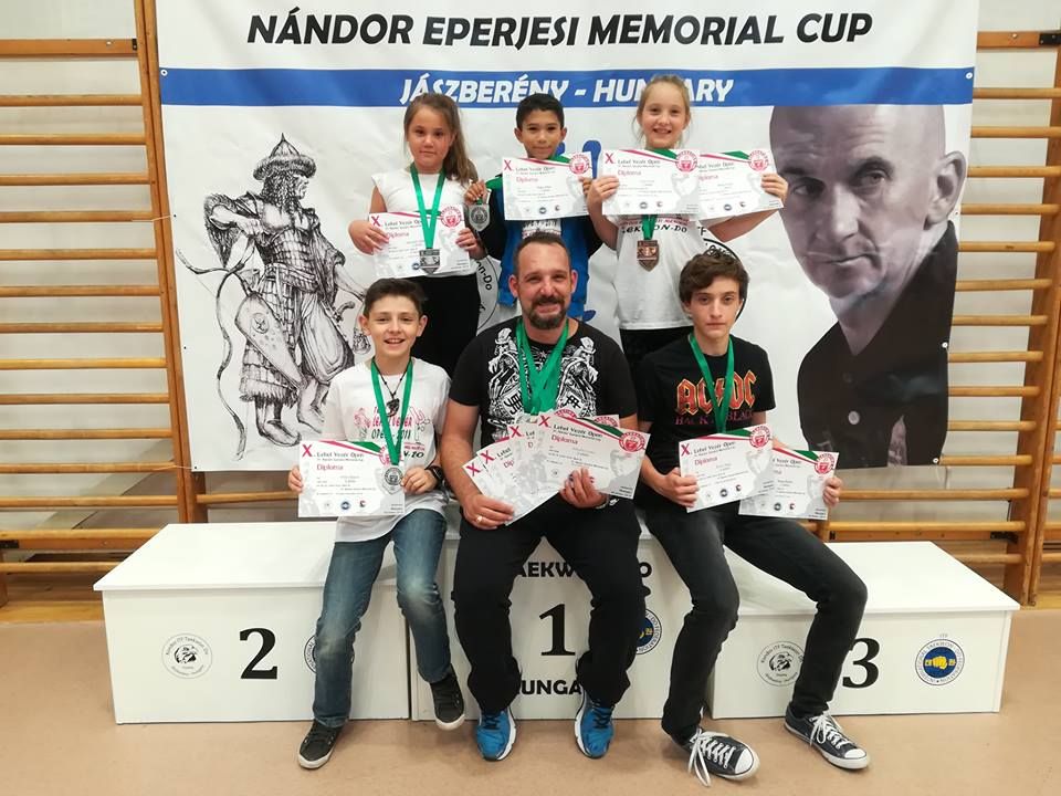 Remekeltek a halasi karatékák