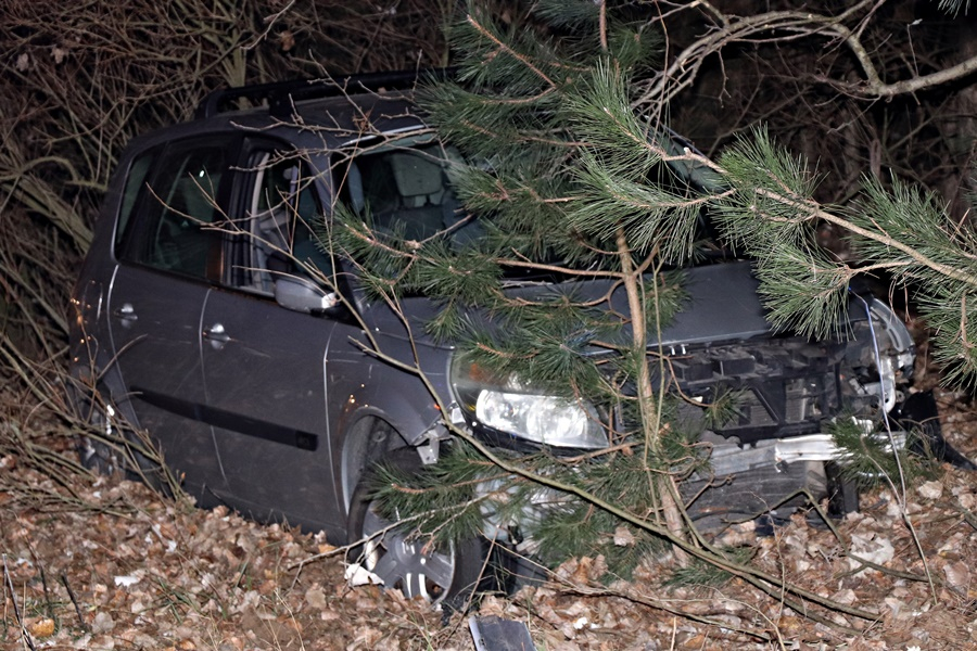 Lesodródott a Renault az Olajosok útjáról (galéria)