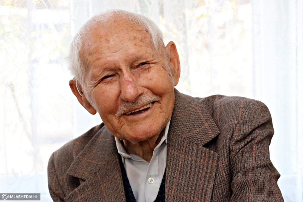 A 103 éves Béla bácsi jó egészségnek örvend (galéria)
