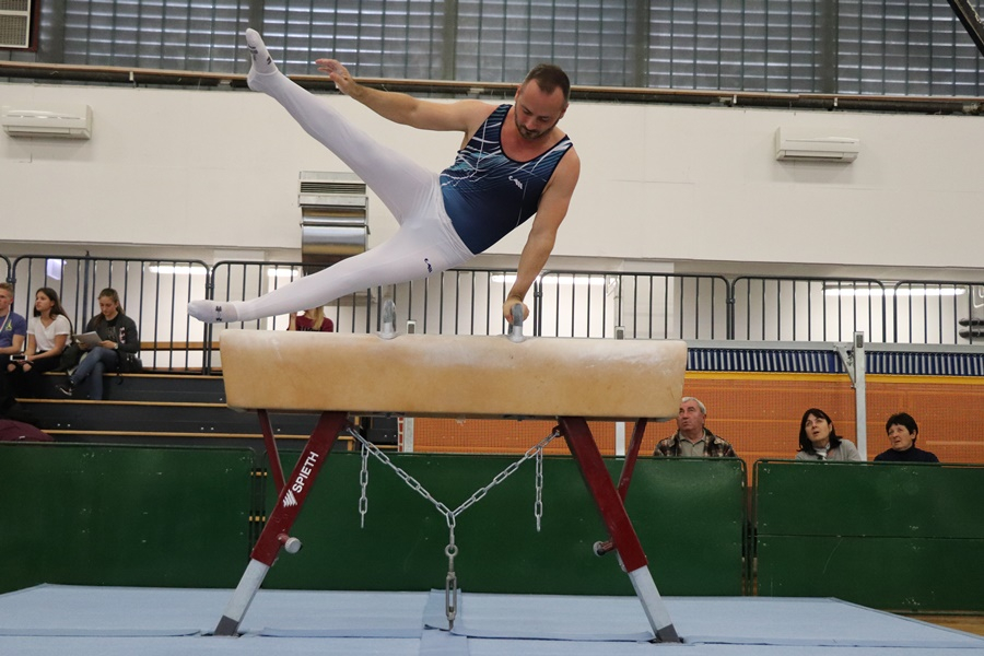 Szépen csillogó tornász ezüstérem (galéria)